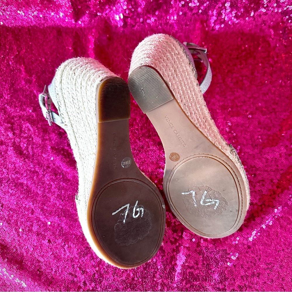 🥄VINCE CAMUTO Silver Leather Espadrille Wedge Heel Sandals - Picture 6 of 8